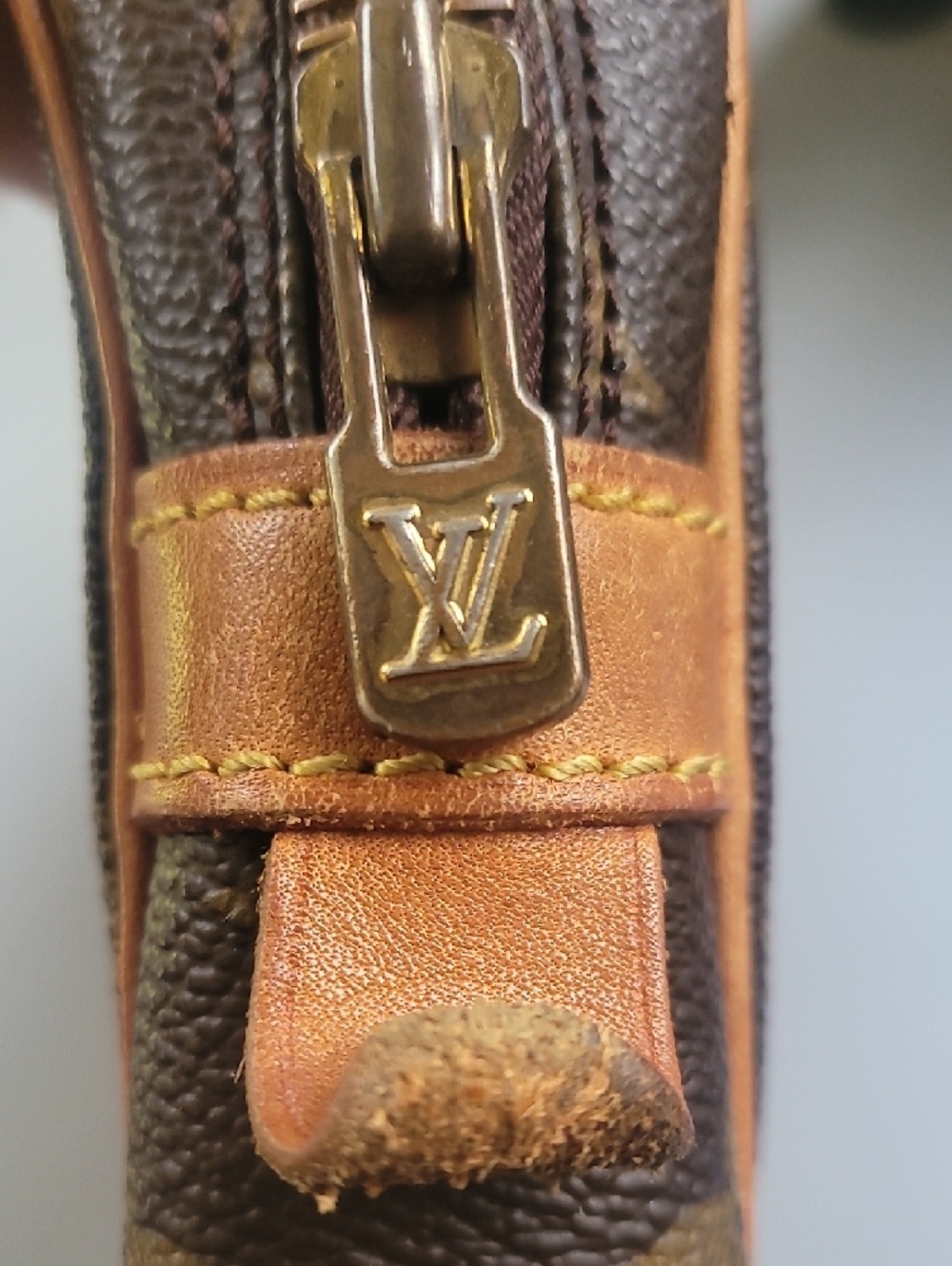 Louis Vuitton Marly Dragonne Monogram Clutch GM - Picture 5 of 16
